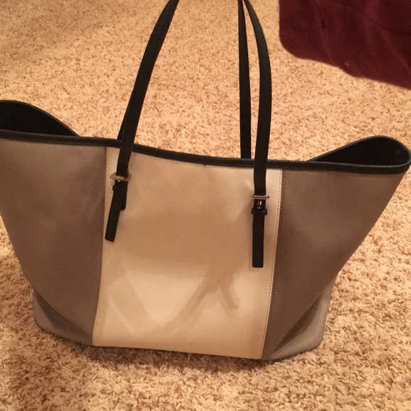 MICHAEL KORS PURSE - Picture 8 of 8